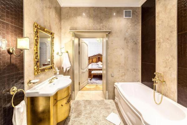 Vip Apartments Dipservice Hall Мінськ Екстер'єр фото